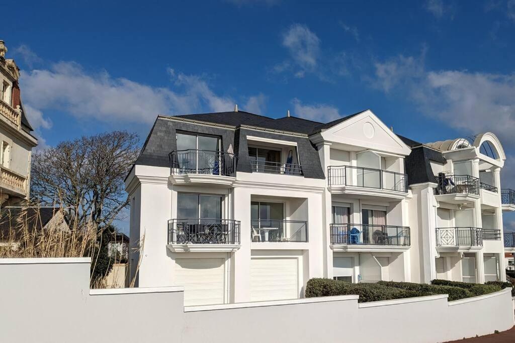 St Gilles Appartement Face Mer Сент-Илер-де-Рье Экстерьер фото